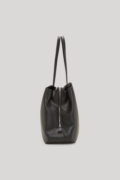 Leads to product detail page "Giro Minou Shopper in Black"