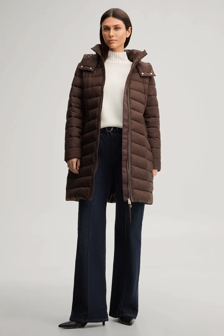 Leads to product detail page "Quilted coat with hood in dark brown"