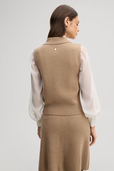 Leads to product detail page "Wool-blend knitted waistcoat with cashmere in camel"