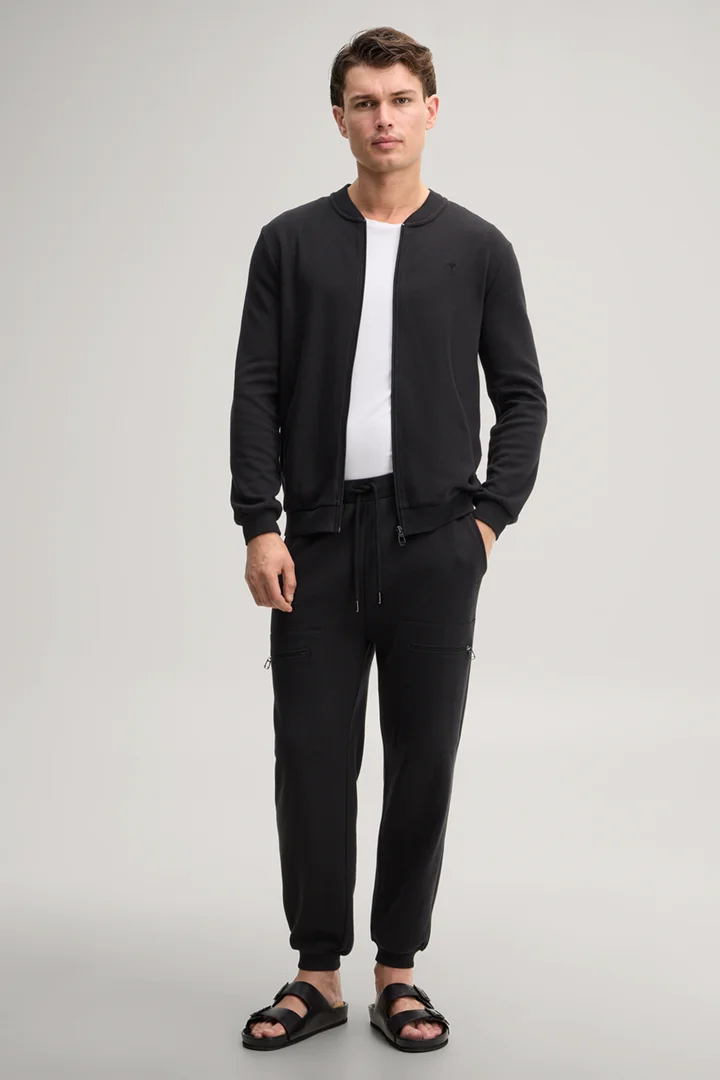 Führt zu Produktdetailseite „Loungewear Sweatjacke in Schwarz"