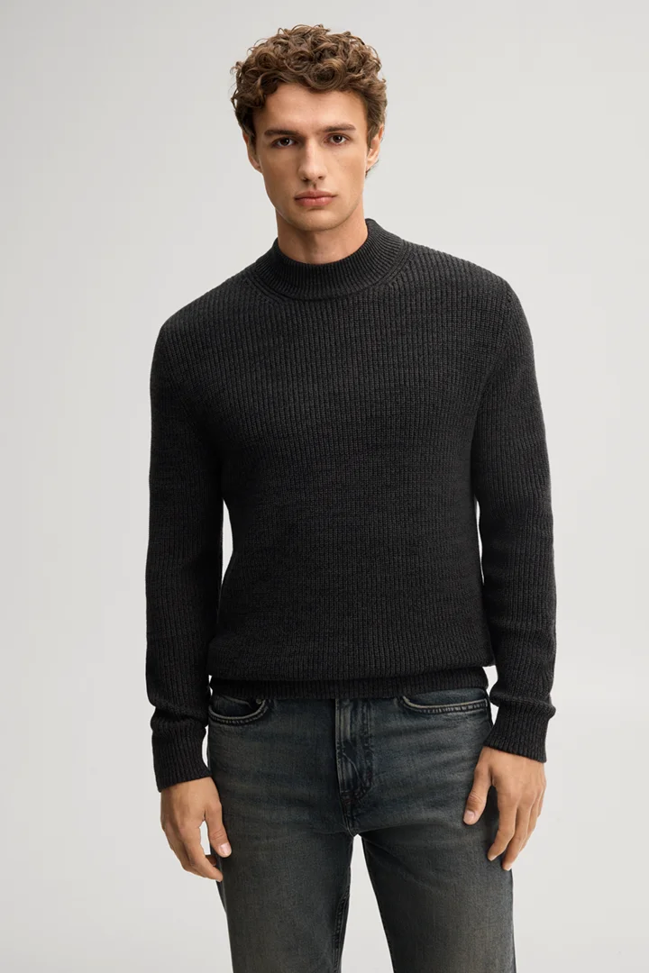 Leads to product detail page "Dark green jumper with a stand-up collar"