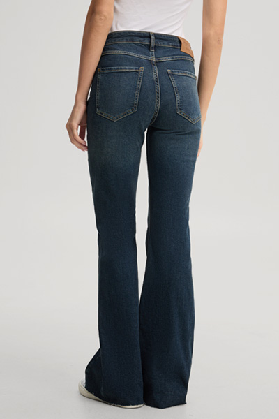 Leads to product detail page "Dark blue washed bootcut jeans"