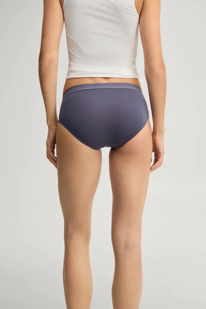 Leads to product detail page "Pack of 3 briefs in black, blue and pink"