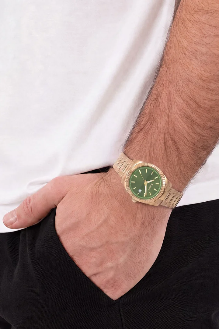 Leads to product detail page "Men’s gold wristwatch"