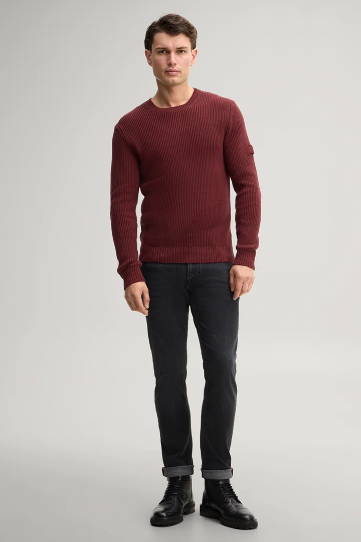 Leads to product detail page "Black stretch five-pocket jeans"