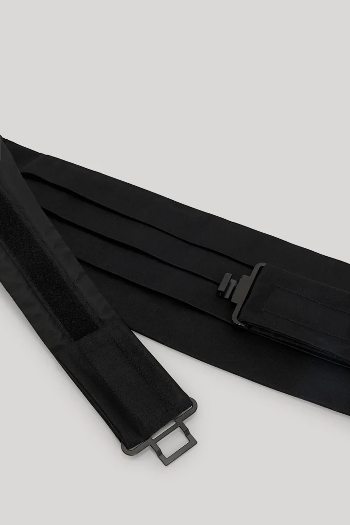 Leads to product detail page "Black wool-blend cummerbund"