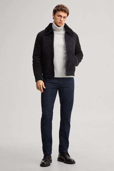 Leads to product detail page "Black lamb suede jacket"