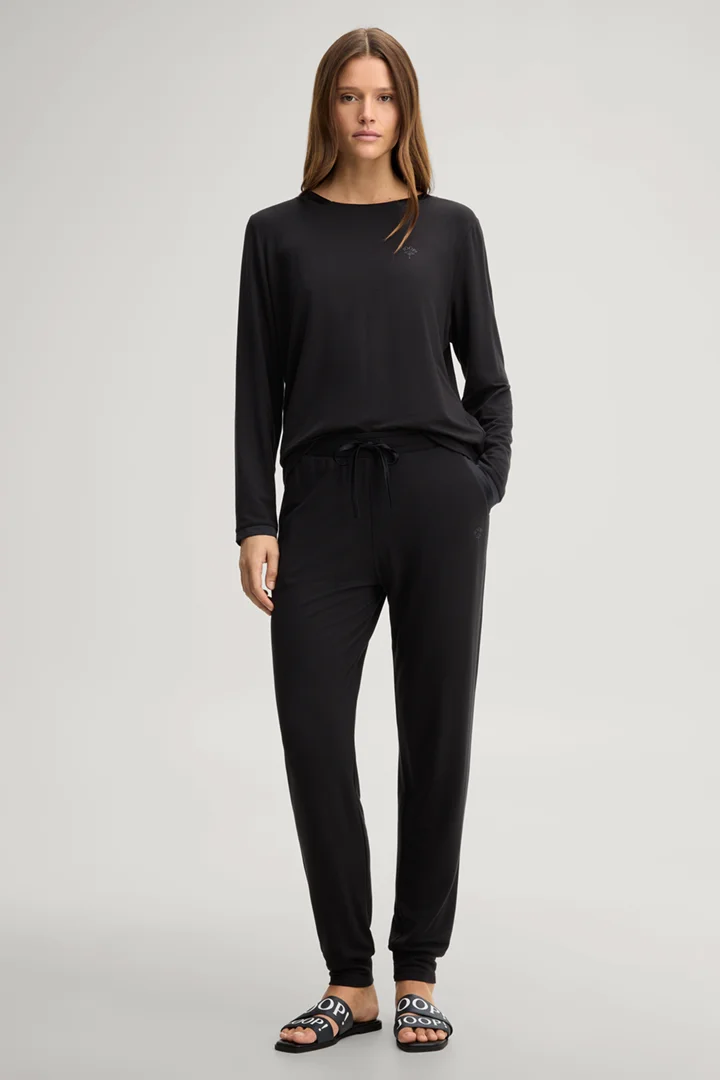 Leads to product detail page "Black loungewear trousers"