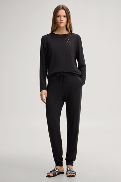 Leads to product detail page "Black loungewear trousers"