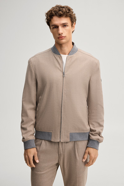 Leads to product detail page "Beige blouson with college-style collar"
