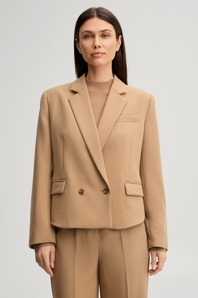 Leads to product detail page "Double-breasted blazer in camel"