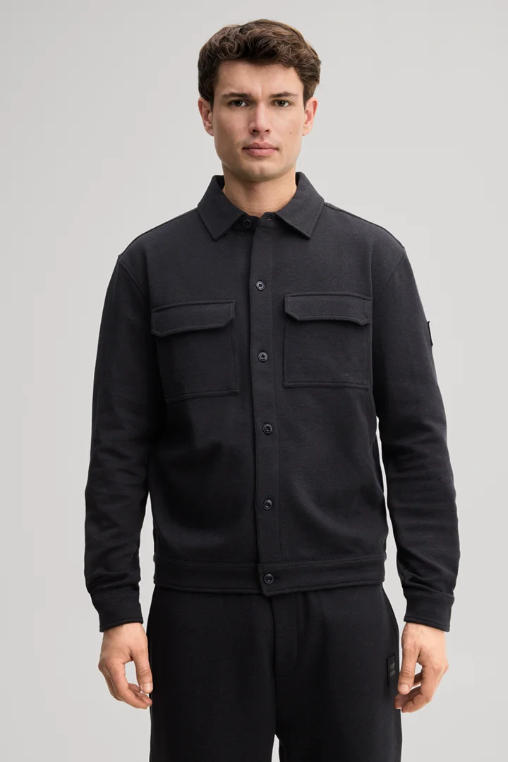 Leads to product detail page "Black overshirt"