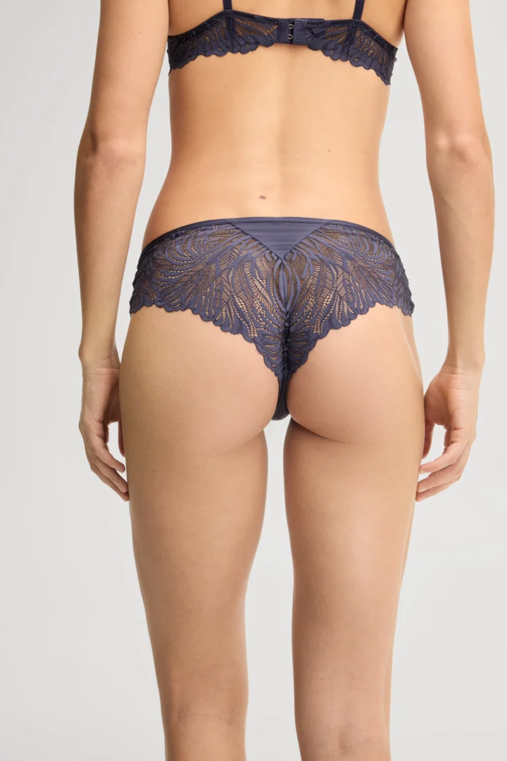Leads to product detail page "Grey brazilian briefs"