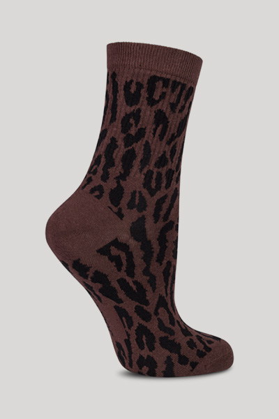 Leads to product detail page "‘For your daily glam’ socks in brown leopard print"