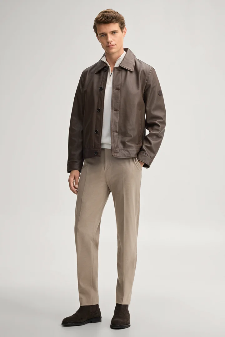 Leads to product detail page "Modular trousers in beige"