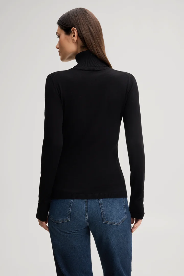 Führt zu Produktdetailseite „Viskose-Rollkragen-Pullover in Schwarz"