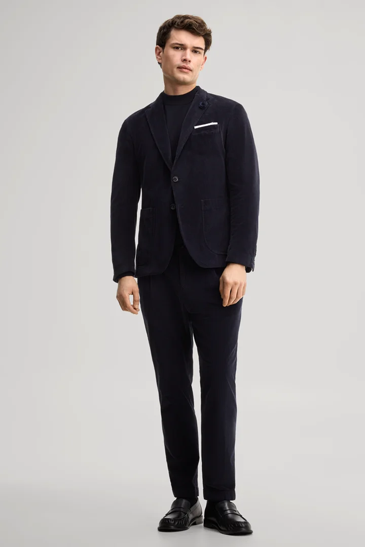 Leads to product detail page "Pleated trousers in navy"
