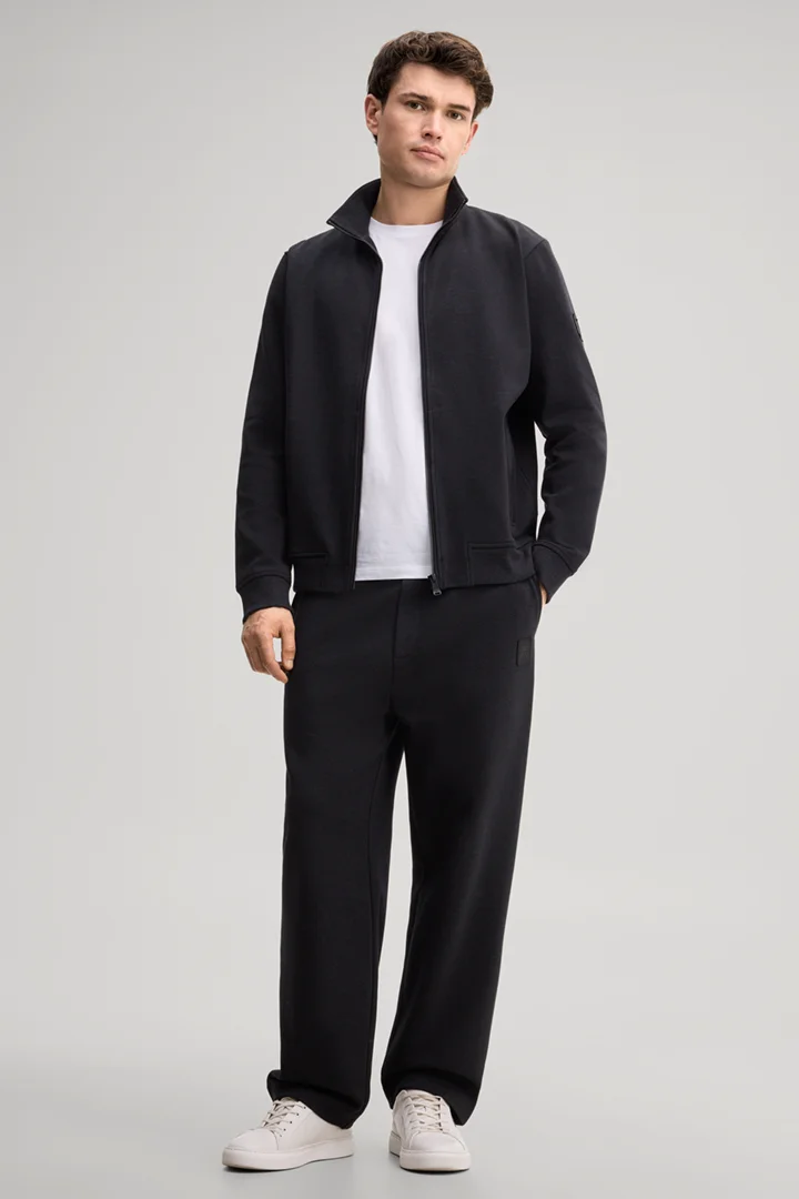 Führt zu Produktdetailseite „Sweatjacke in Schwarz"
