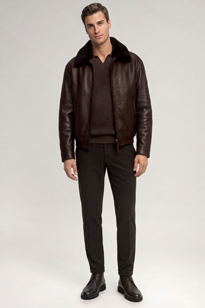 Leads to product detail page "Dark brown jumper"
