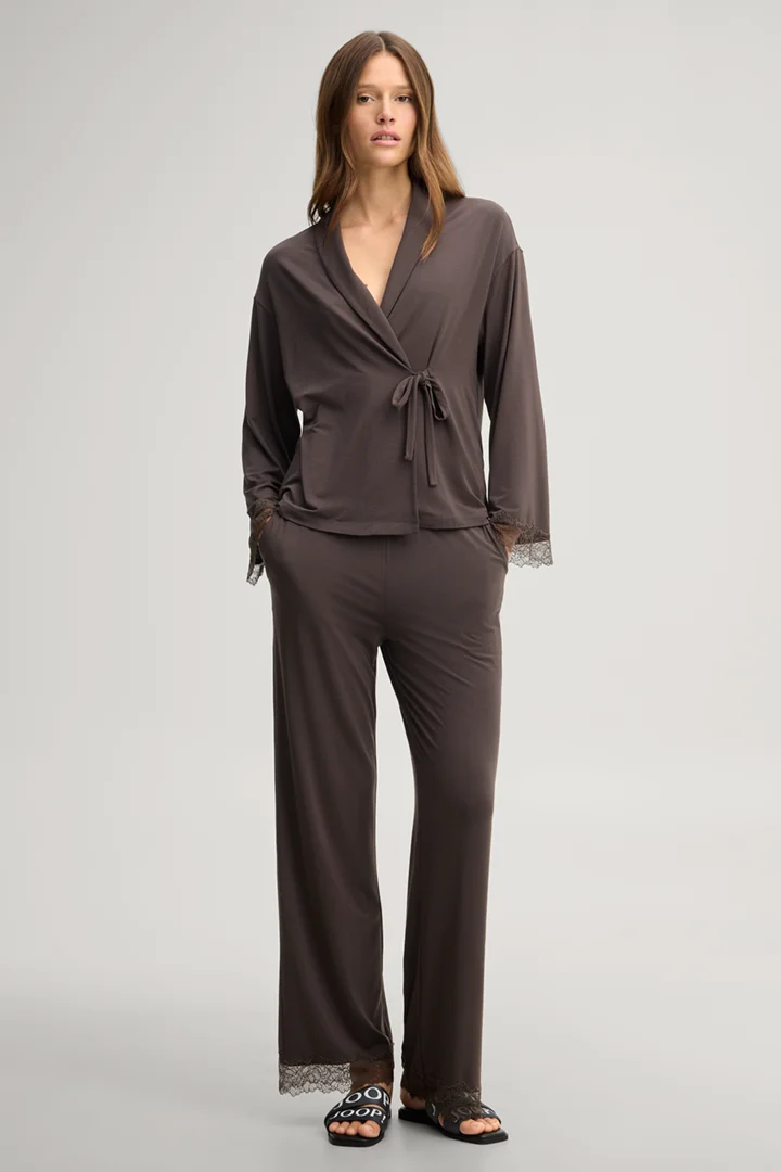 Führt zu Produktdetailseite „Loungewear Cardigan in Dunkelbraun"