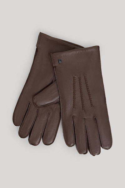 Leads to product detail page "Gloves in Dark Brown"