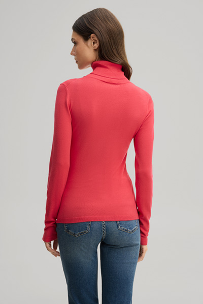 Leads to product detail page "Pink viscose roll-neck jumper"