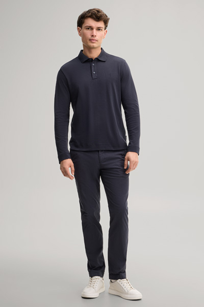 Leads to product detail page "Long-sleeved polo shirt in navy"
