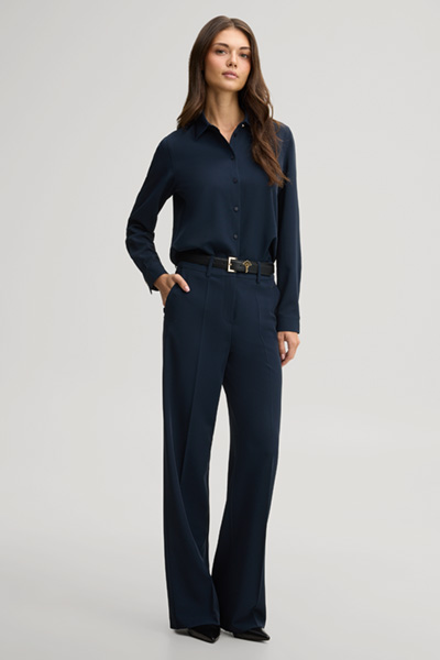 Führt zu Produktdetailseite „Travel-Marlene-Hose in Navy"