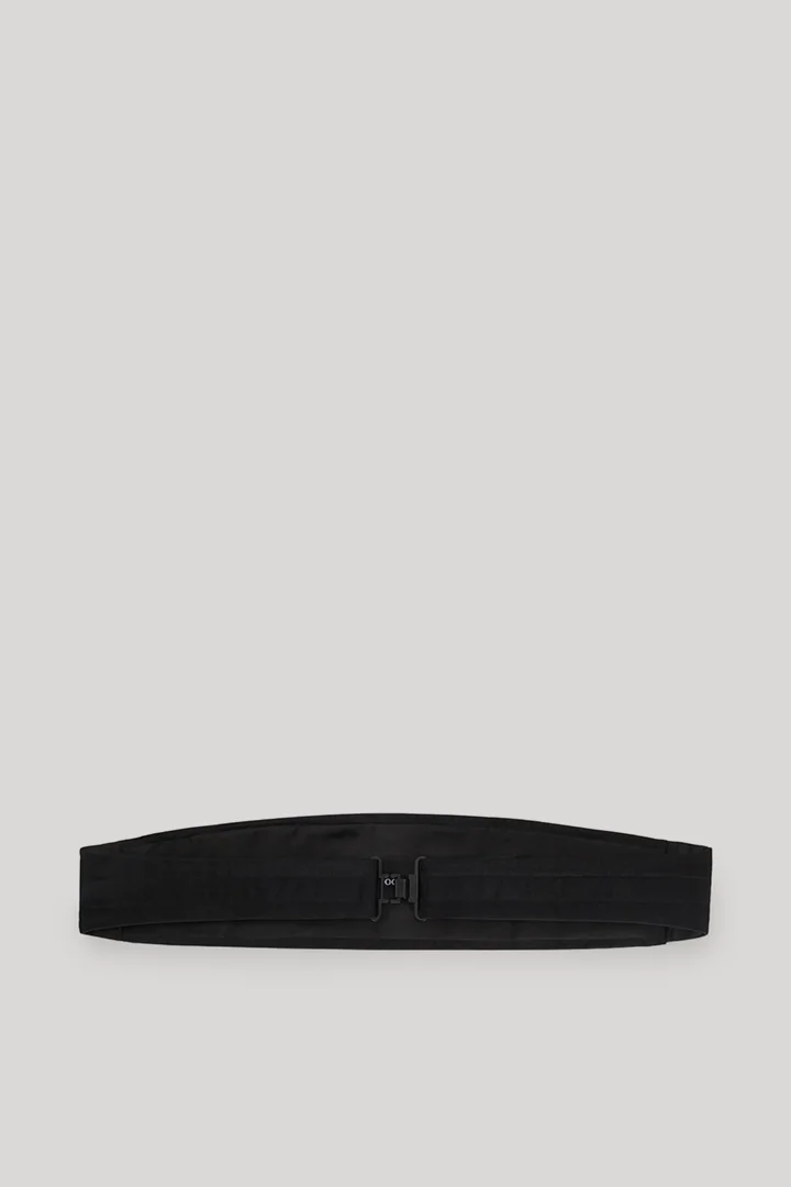 Leads to product detail page "Black wool-blend cummerbund"