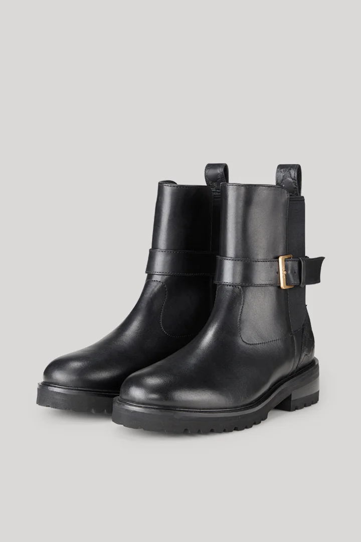 Leads to product detail page "Stampa Fine Maria Chelsea Boots in Black"