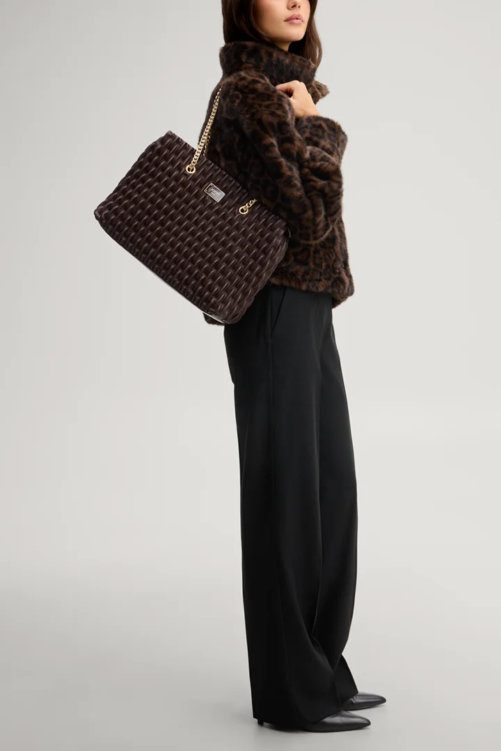 Leads to product detail page "Ruga Niecy handbag in dark brown with a pattern"
