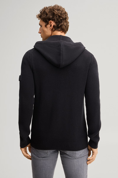 Leads to product detail page "Black hooded jumper"