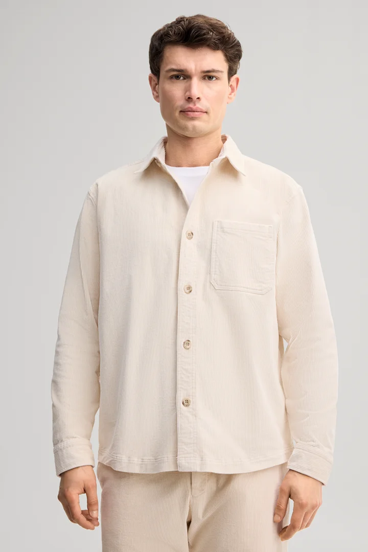 Führt zu Produktdetailseite „Cord-Overshirt in Offwhite"