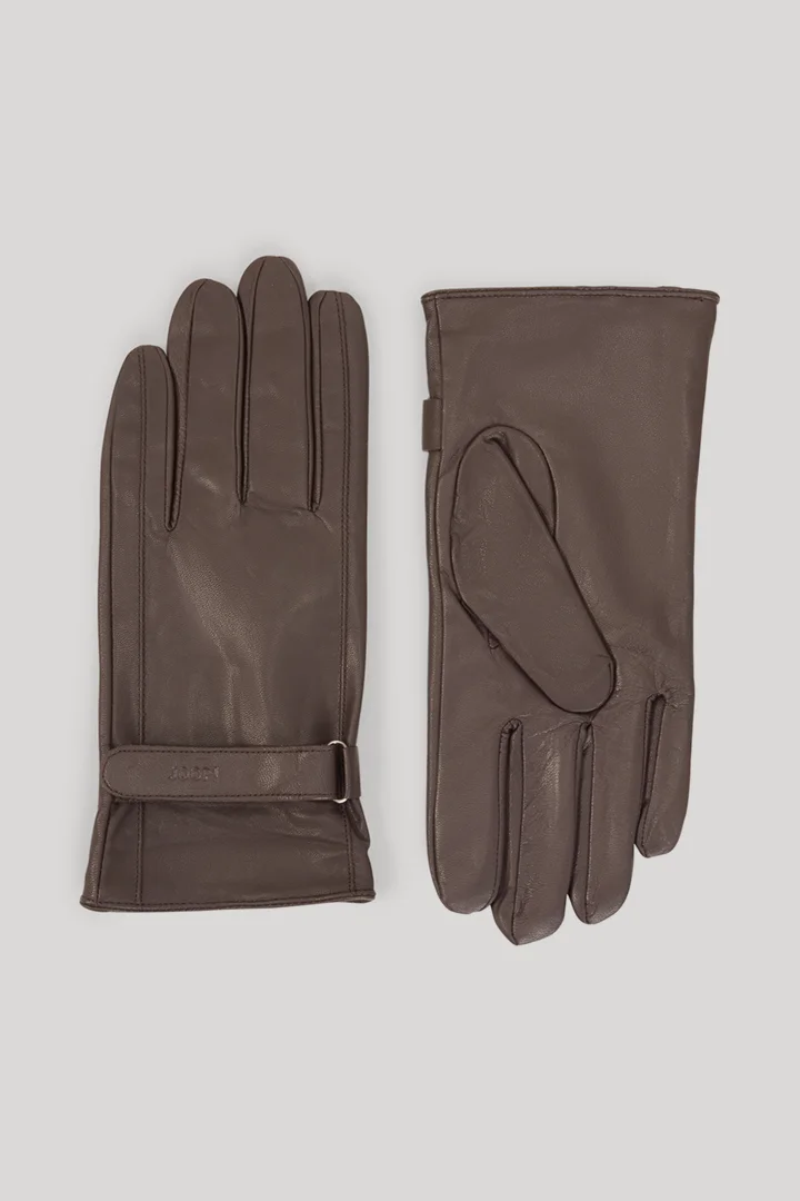 Leads to product detail page "Gloves in Dark Brown"