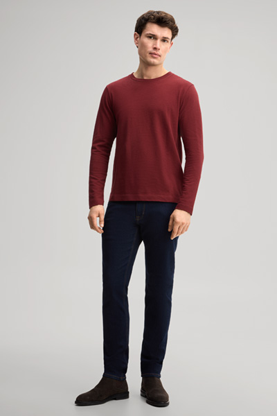 Leads to product detail page "Red cotton longsleeve top"