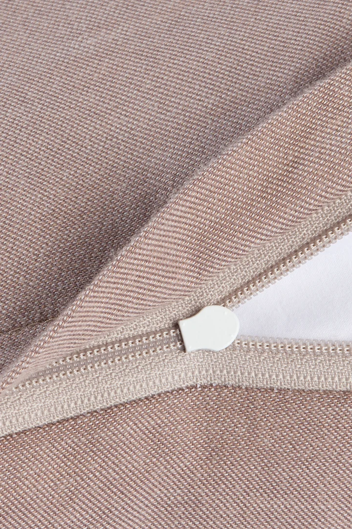 Führt zu Produktdetailseite „Kissen JOOP! SOFT LABEL in Braun, 35 x 35 cm"