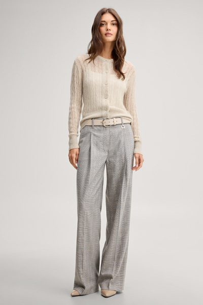 Führt zu Produktdetailseite „Alpaca-wool blend cardigan with a cable knit pattern in greige"
