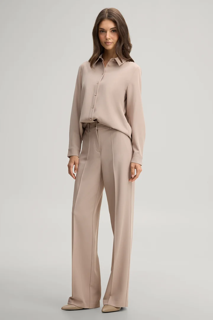 Leads to product detail page "Travel marlene trousers in beige"