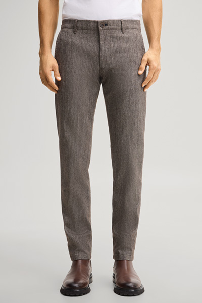 Leads to product detail page "Dark brown chino trousers"