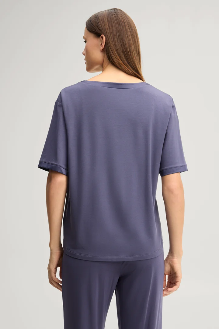Leads to product detail page "Grey loungewear t-shirt"