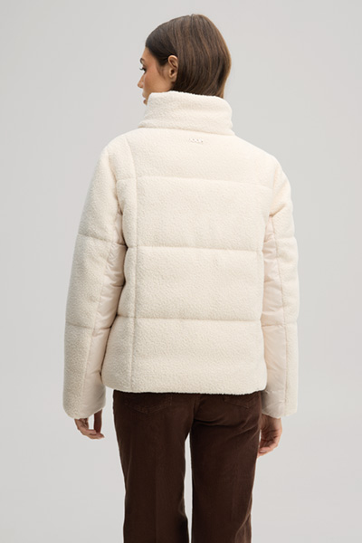Führt zu Produktdetailseite „Bouclé-Jacke mit Stehkragen in Ecru"