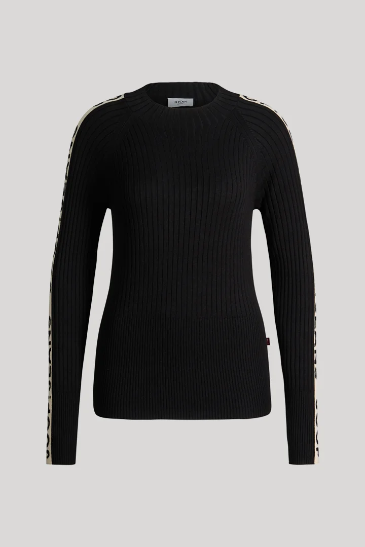 Führt zu Produktdetailseite „Viskose-Pullover mit Stehkragen in Schwarz gemustert"