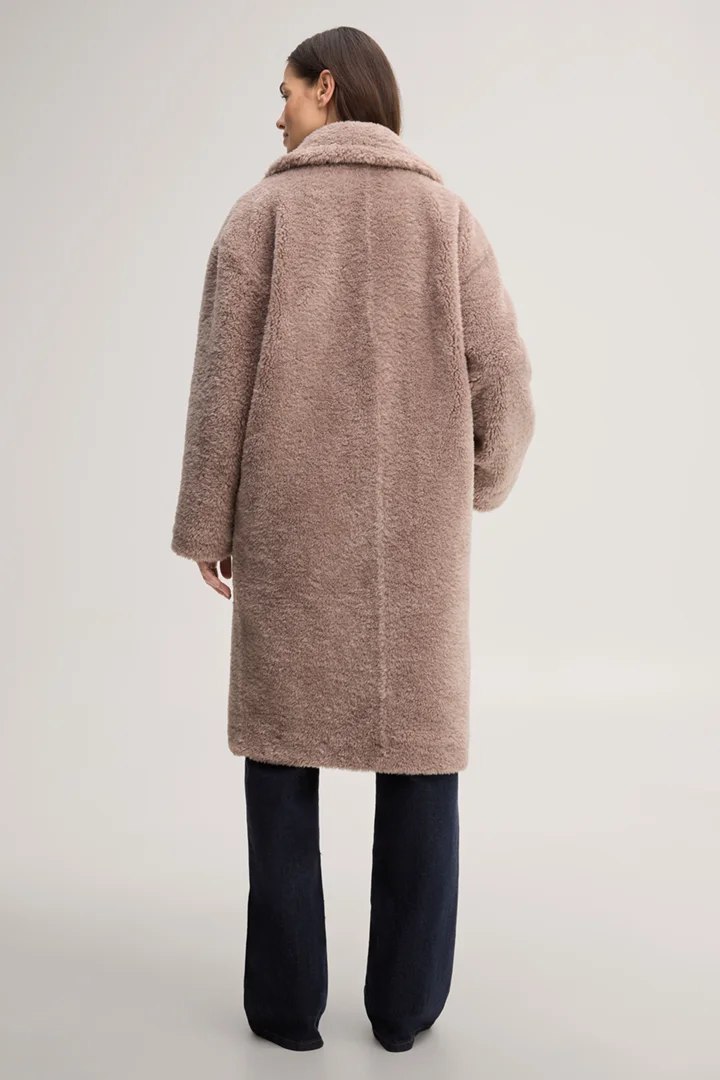 Leads to product detail page "Faux fur coat in beige"