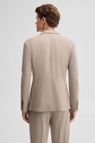 Leads to product detail page "Modular blazer in beige"