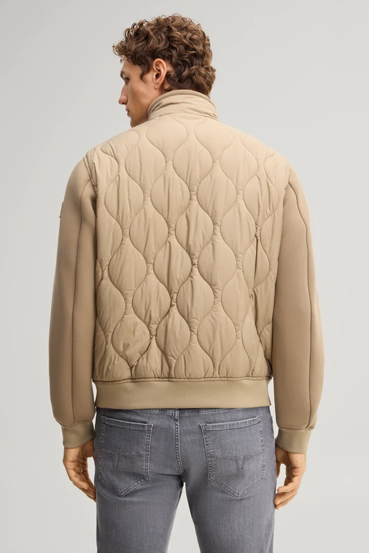 Leads to product detail page "Khaki blouson"