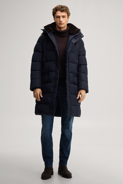 Führt zu Produktdetailseite „Steppmantel mit Kapuze in Navy"