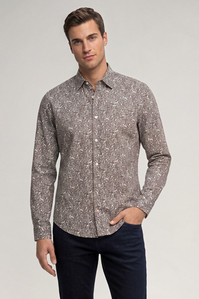 Leads to product detail page "Brown patterned shirt"