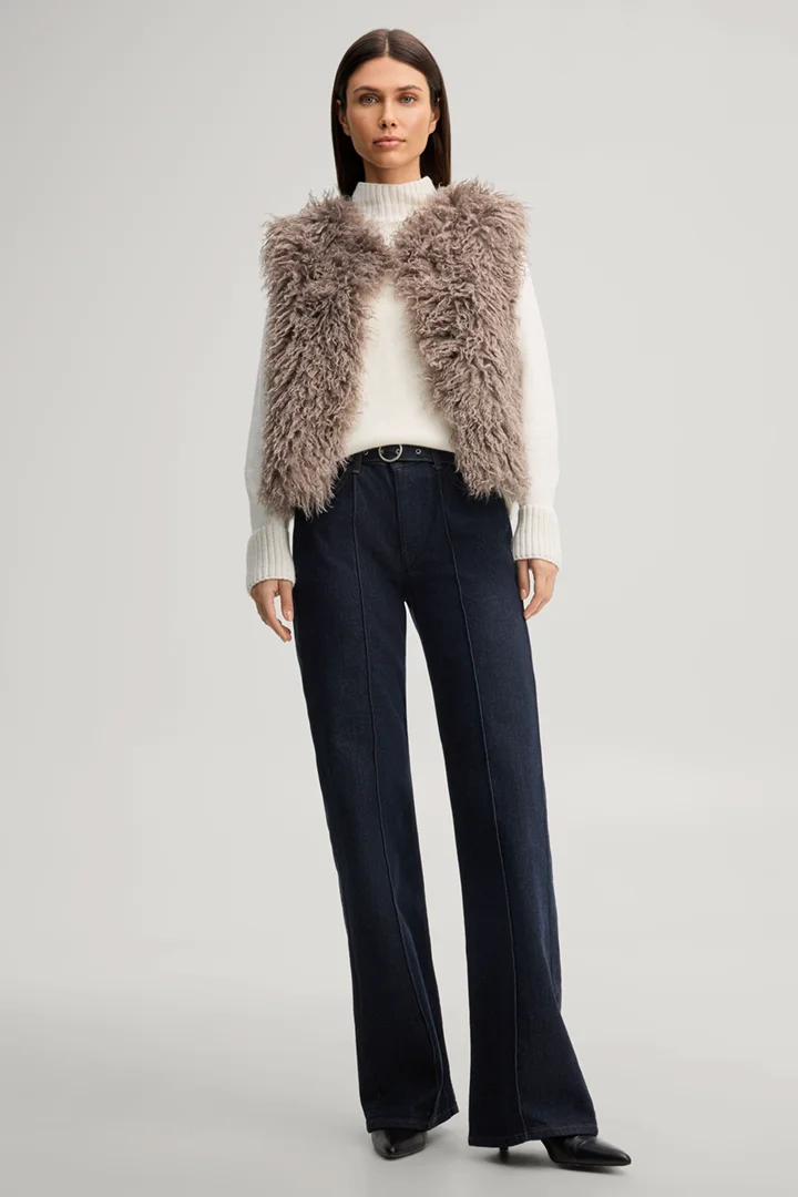 Leads to product detail page "Faux fur waistcoat in greige"