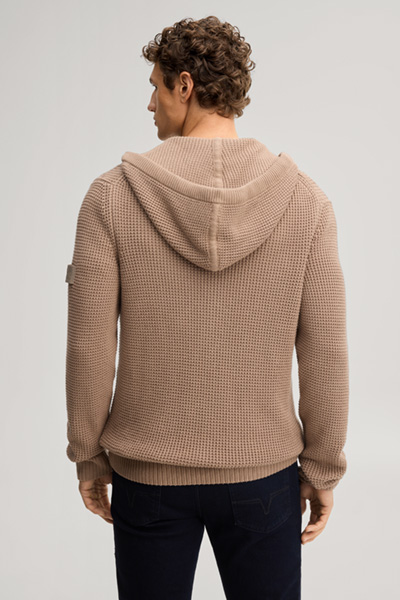 Leads to product detail page "Brown hooded jumper"