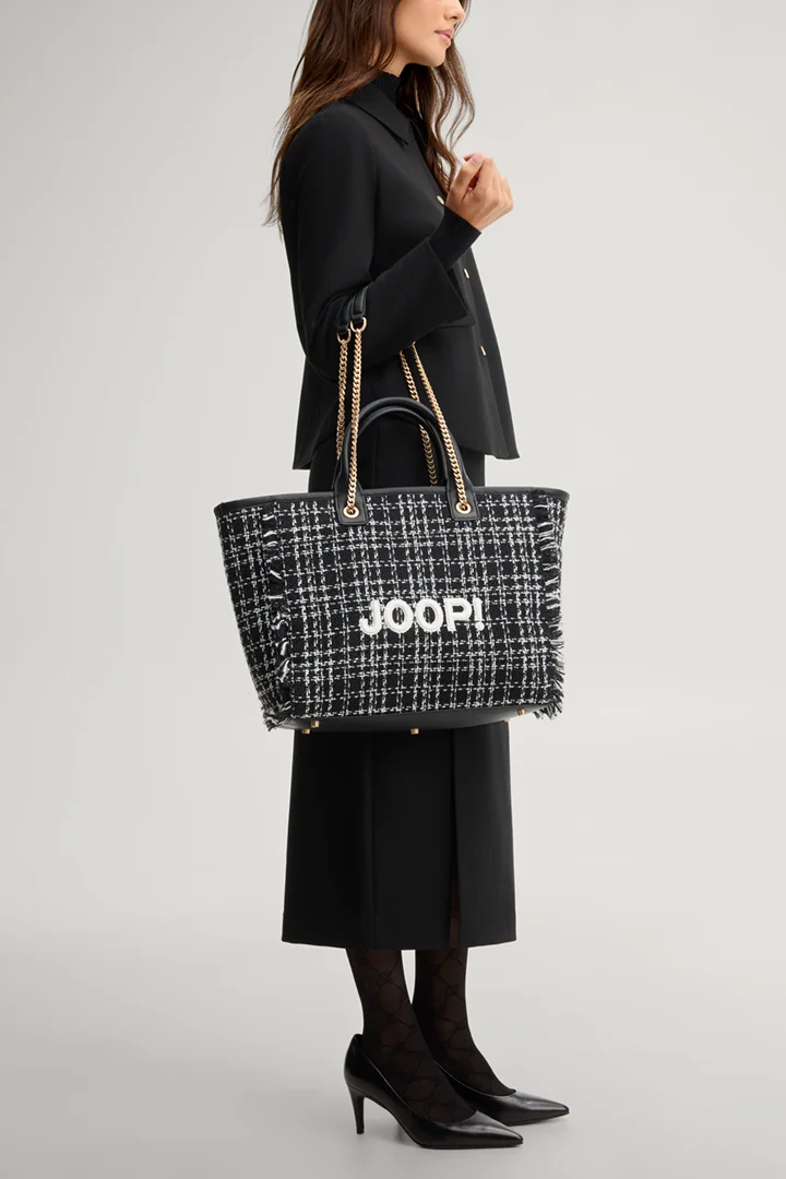 Leads to product detail page "Milano lysann shopper in black and white chequered"
